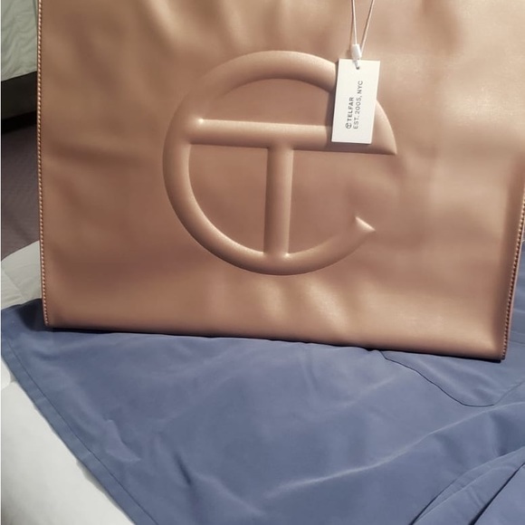 New edition 2023 telfar bag - Picture 3 of 8